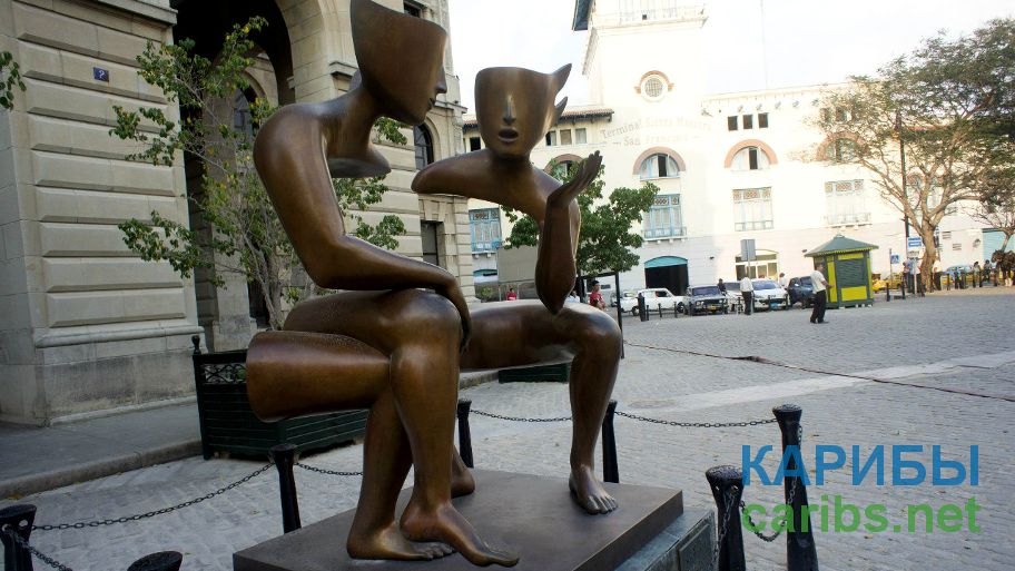 Cuba, Havana, sculpture "Conversation"