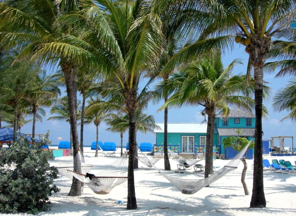 Plage de sable blanc des Grands Bahamas